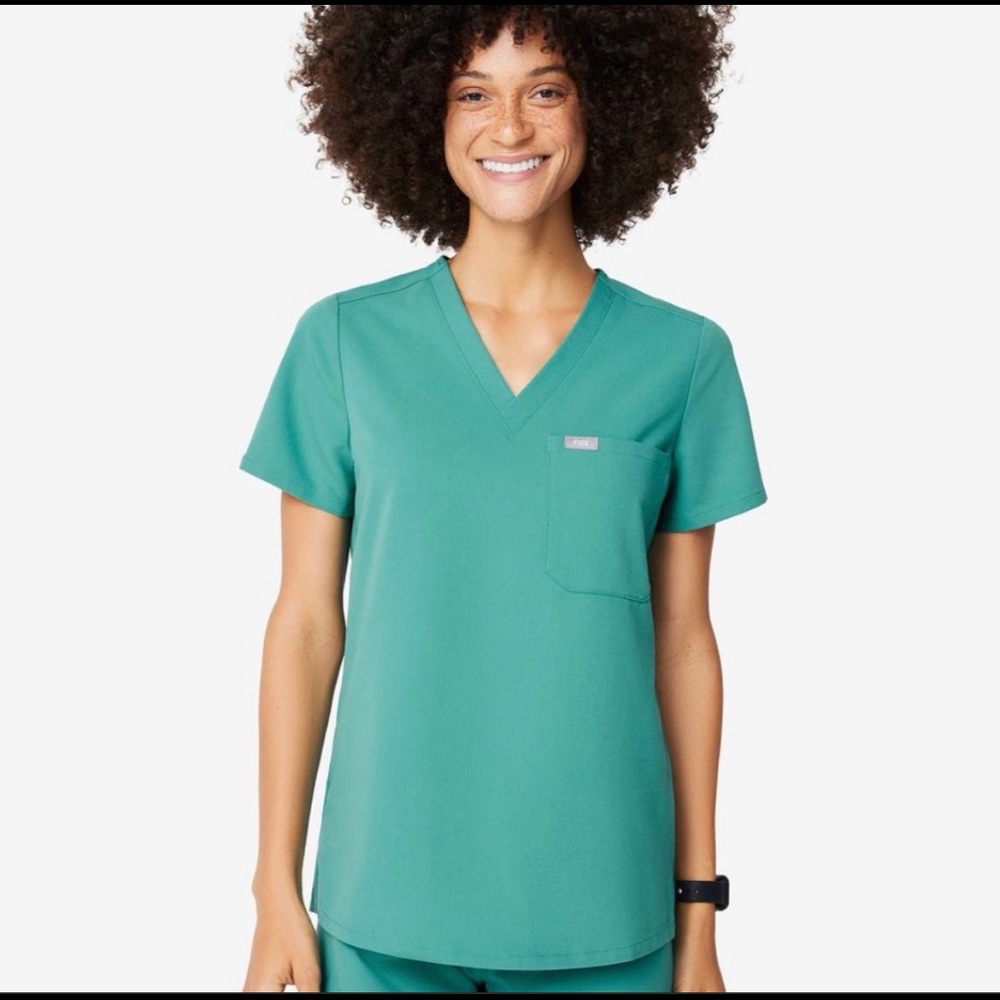 FIGS Catarina Marine top size small